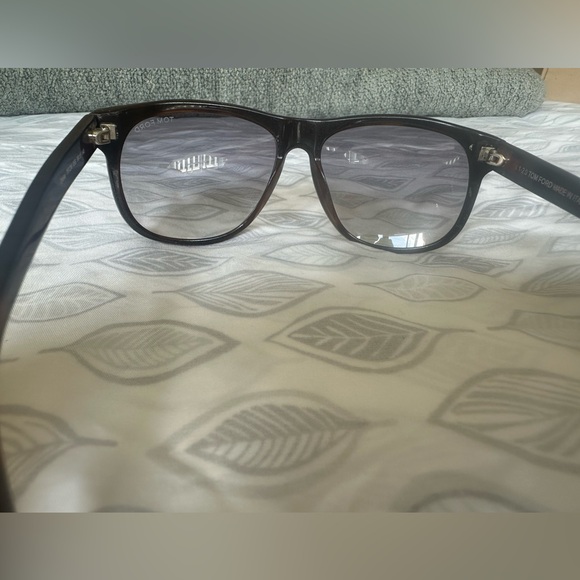 Tom Ford Olivier TF236 Sunglasses - Used with scratches!! - Picture 13 of 14